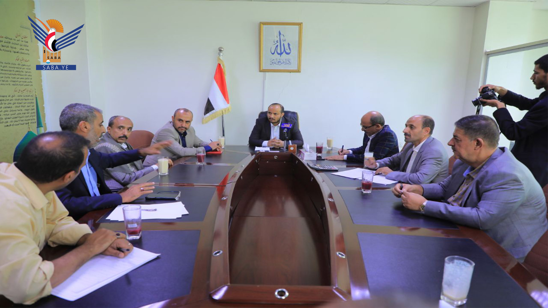 وزير الصناعة يؤكد الحرص على دعم مؤسسة صناعة وتسويق الاسمنت